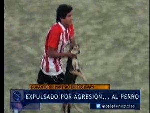 foto de futbolista con perro