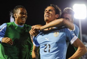 hi-res-184746117-edinson-cavani-of-uruguay-celebrates-a-score-goal_crop_north