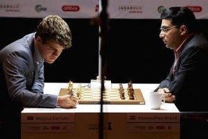Viswanathan Anand (R) plays against Norway's Magnus Carlsen in the Norway Chess 2013 tournament in Sandnes near Stavanger May 9, 2013 in this photo provided by NTB Scanpix Photo. REUTERS/Kent Skibstad/NTB Scanpix