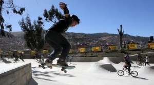 Skatepark-construido-voluntarios-boliviana-EFE_NACIMA20140607_0067_6
