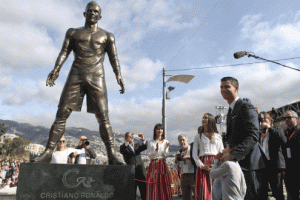 ESTATUA CRISTIANO RONALDO