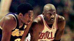 Los Angeles Lakers guard Kobe Bryant(L) and Chicag