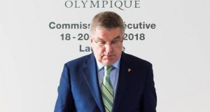 El presidente del Comité Olímpico Internacional (COI), el alemán Thomas Bach. La institución deportiva decidió levantar provisionalmente la suspensión que pesa sobre Kuwait. (EFE Jean-Christophe Bott)