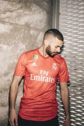 real-madrid-presenta-tercer-uniforme-coral-060818-1
