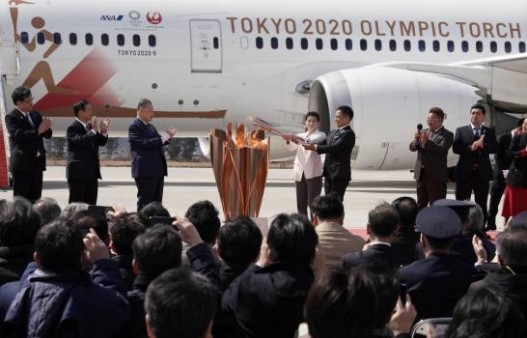 olympic-flame-arrives-in-japan_13498928_20200321183531