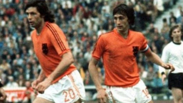 imagem-archivo-suurbier-junto-cruyff-1594593259090