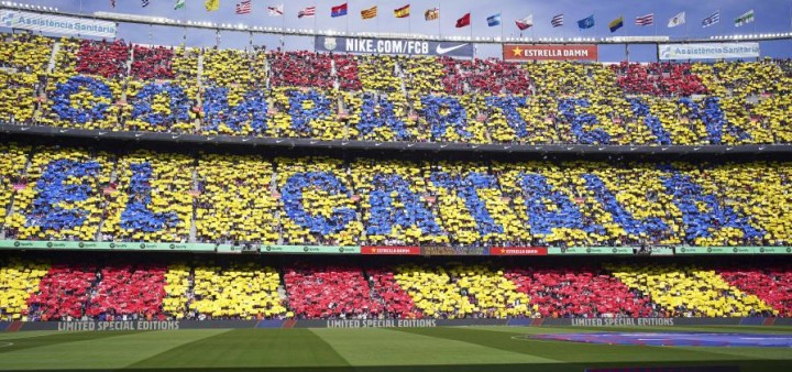 barcelonalos-hinchas-del-b-expresan-un-mensaje-a-favor-del-idioma-catalan-durante-el-partido-contra-el-atletico-de-madrid-el-23-de-abril-de-2023-en-el-estadio-camp-nou-ap-joan-mateu-c6bdf895-focus-min0.02-0.37-895-57
