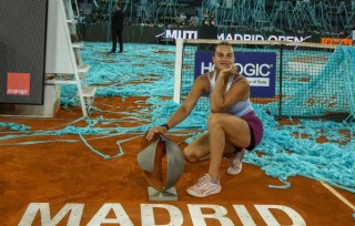 aryna-sabalenka-con-su-trofeo-del-abierto-de-madrid6523manu-fernandez-ap-6e88b80a-focus-0.14-0.16-895-573