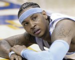 carmelo-anthony-de-los-nuggets-de-denver-durante-el-tercer-juego-de-la-serie-contra-los-spurs-de-san-antonio-en-los-playoffs-de-la-nba-el-28-de-abril-de-2007-ap-david-zalubowski-2482e6b9-focus-min0.01-0.36-895-573