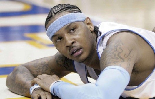 carmelo-anthony-de-los-nuggets-de-denver-durante-el-tercer-juego-de-la-serie-contra-los-spurs-de-san-antonio-en-los-playoffs-de-la-nba-el-28-de-abril-de-2007-ap-david-zalubowski-2482e6b9-focus-min0.01-0.36-895-573