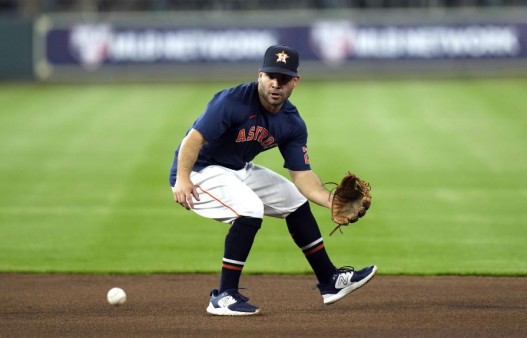 jose-altuve-durante-una-practica-de-bateo-antes-de-un-partido-contra-los-cachorros-de-chicago-15-de-mayo-de-2023-en-houston-ap-david-j-phillip-1767e16e-focus-min0.04-0.42-895-573 (1)