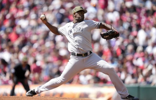 luis-severino-de-yanquis-lanza-contra-los-rojos-de-cincinnati-en-el-primer-inning-de-un-partido-de-beisbol-en-cincinnati-el-domingo-21-de-mayo-de-2023-ap-jeff-dean-69905318-focus-0-0.66-895-573